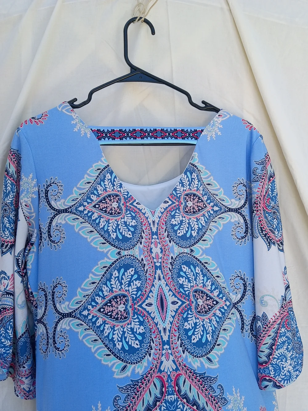 Roz & Ali Blue and White Paisley Midi Dress With Flutter Sleeves - Picture 4 of 6